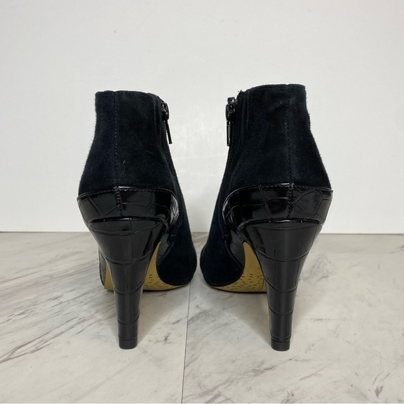 New! Bella Vita Brennan Black Suede Bootie 6.5 WW - Picture 3 of 14